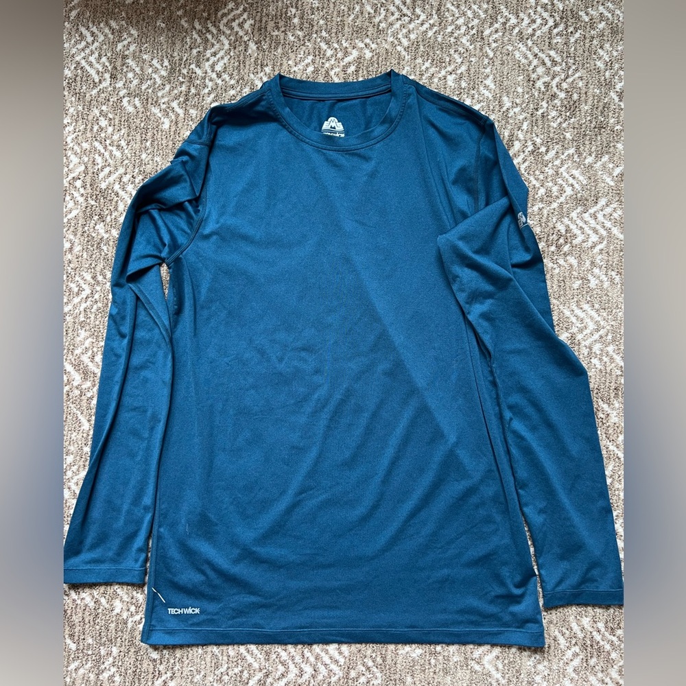 Eastern Mountain Sports Men’s small base layer, light, blue